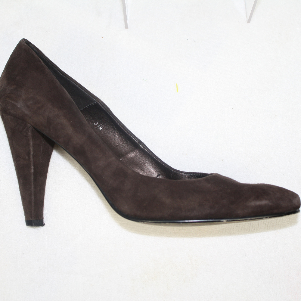 Final Price Beautiful Chocolate Brown Suede Pump 1